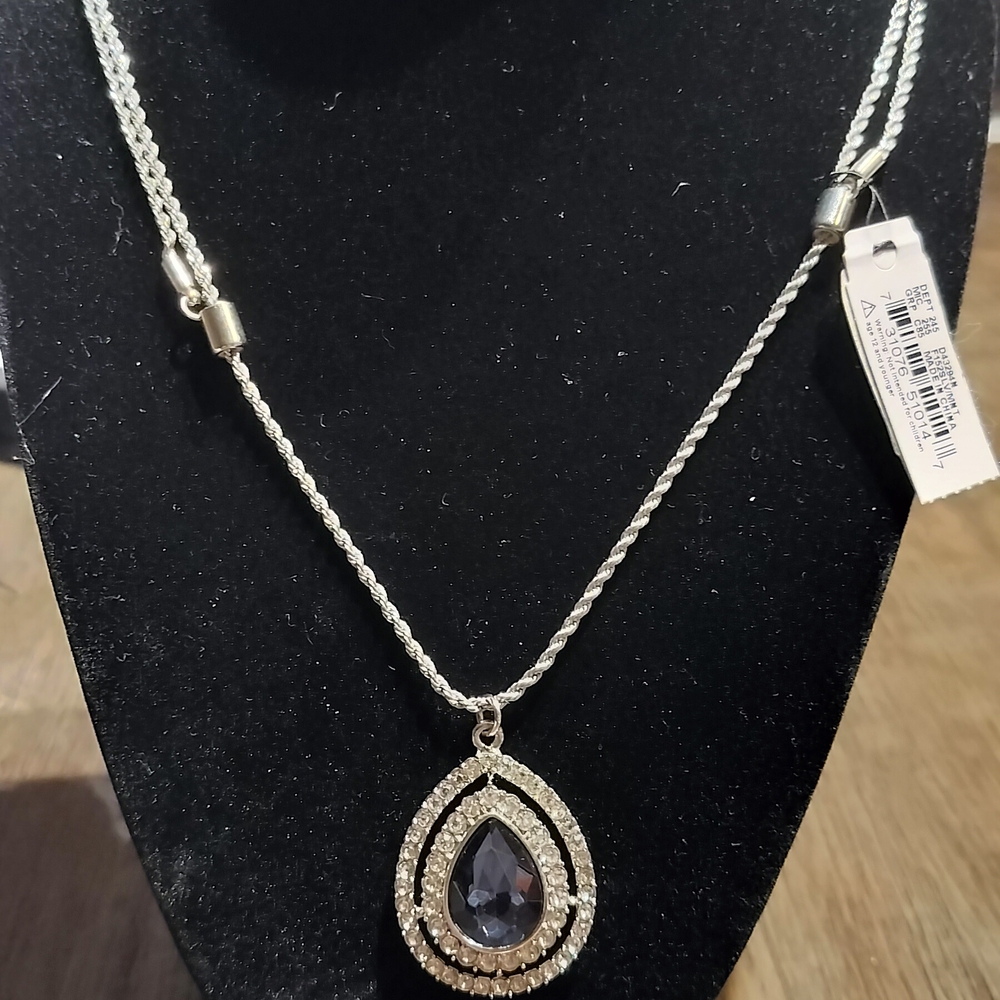 Elegant Silver and Black Teardrop Pendant Necklace